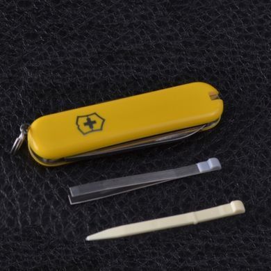 Ніж складаний, мультитул Victorinox Classic SD (58мм, 7 функцій), жовтий 8 купити