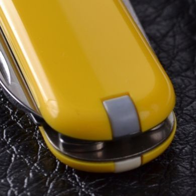 Ніж складаний, мультитул Victorinox Classic SD (58мм, 7 функцій), жовтий 7 купити